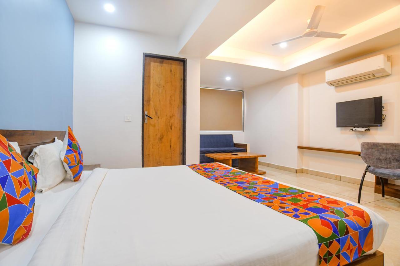 Fabhotel Blue Marine 印多尔 外观 照片
