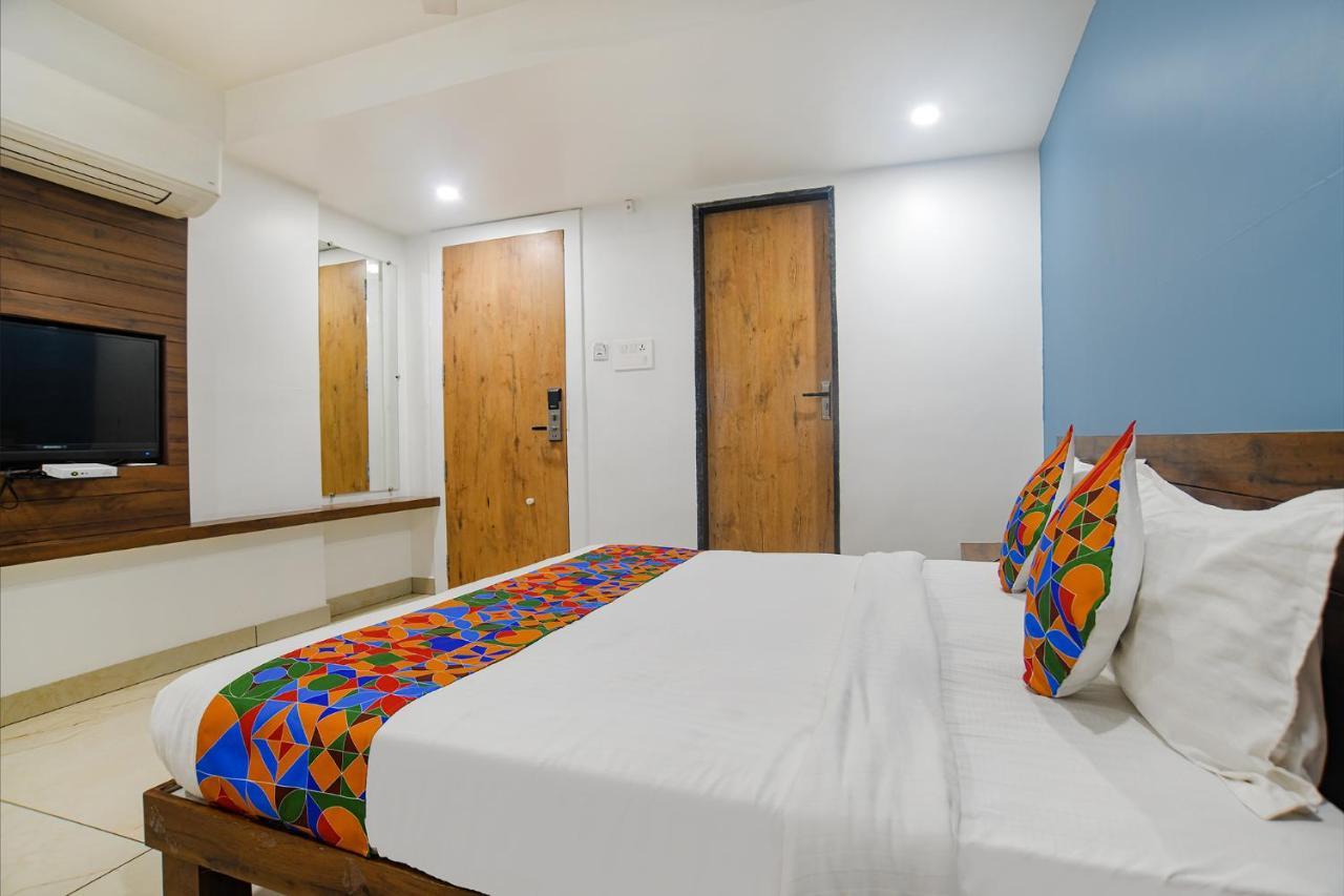 Fabhotel Blue Marine 印多尔 外观 照片