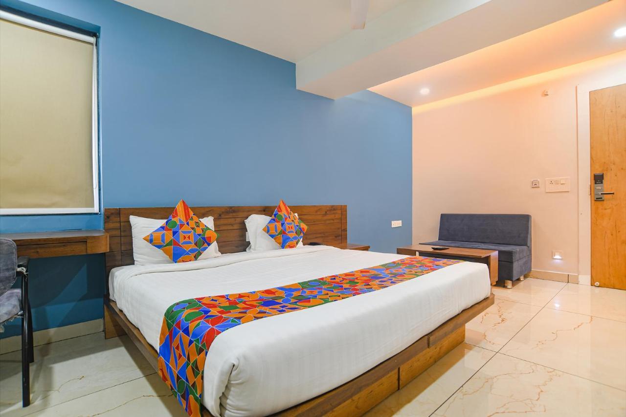 Fabhotel Blue Marine 印多尔 外观 照片