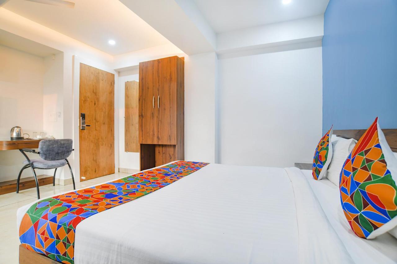 Fabhotel Blue Marine 印多尔 外观 照片