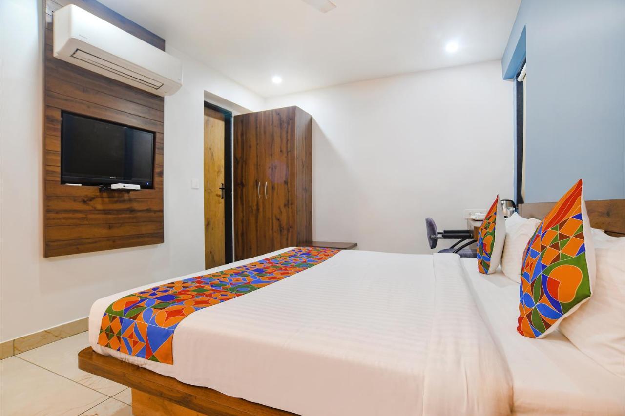 Fabhotel Blue Marine 印多尔 外观 照片