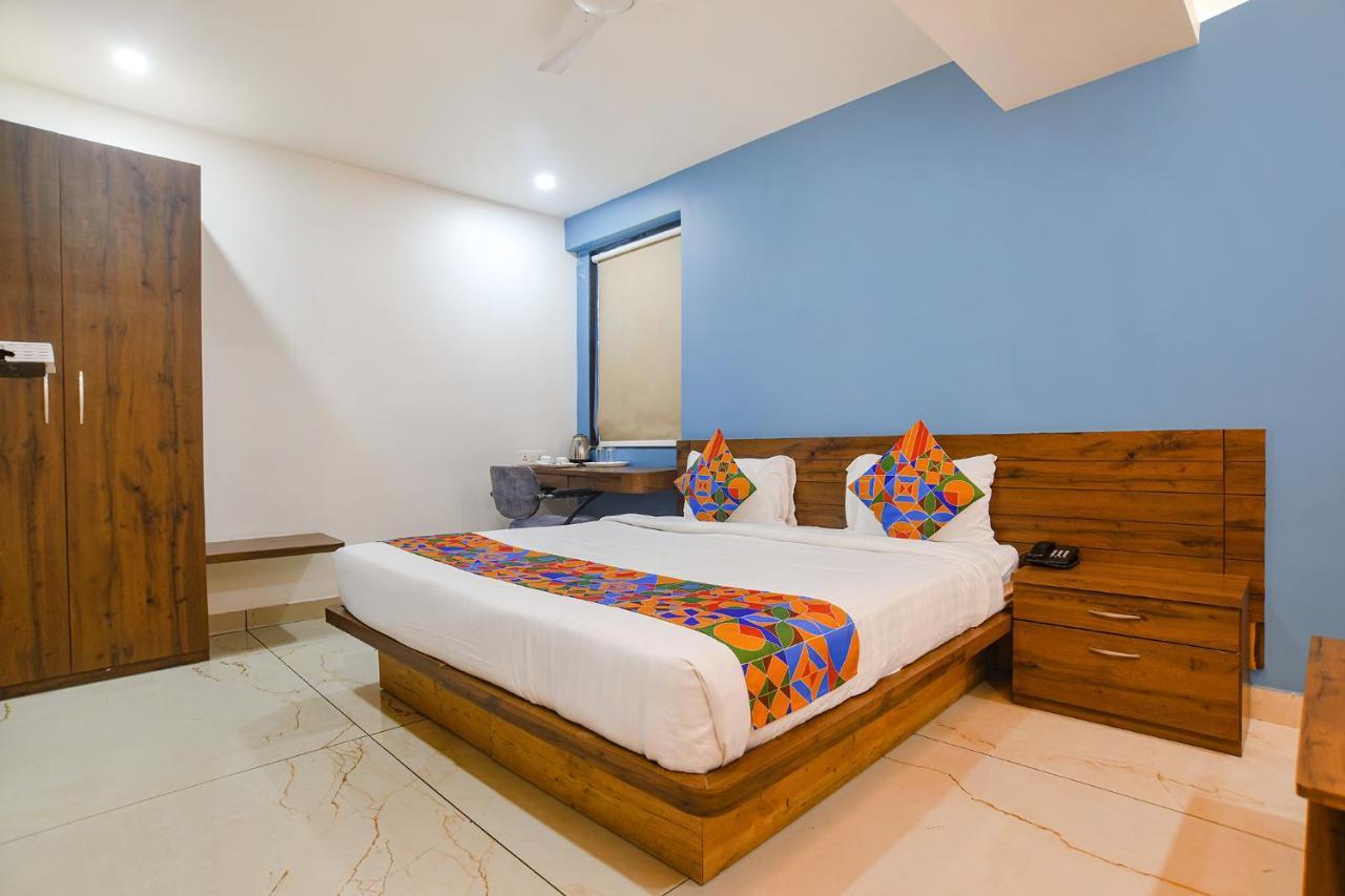 Fabhotel Blue Marine 印多尔 外观 照片